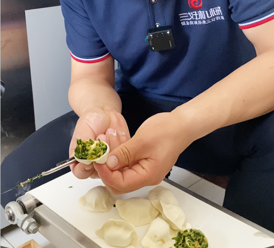 How does Xiaobai operate the small dumpling machine? I'll solve your problem