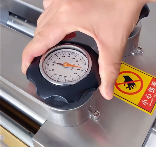 Dumplings made by a handmade dumpling machine cannot be put into the pot
