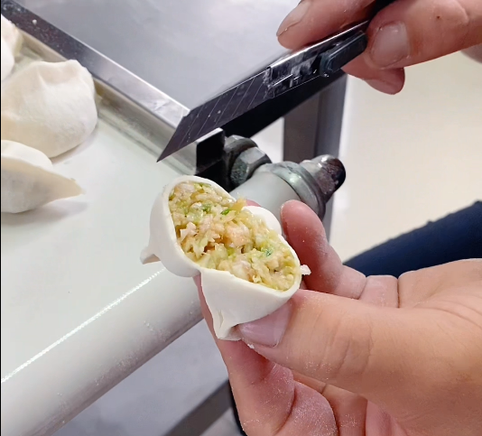 How many steamed buns and dumplings can the steamed buns and dumpling all-in-one machine produce in one hour?